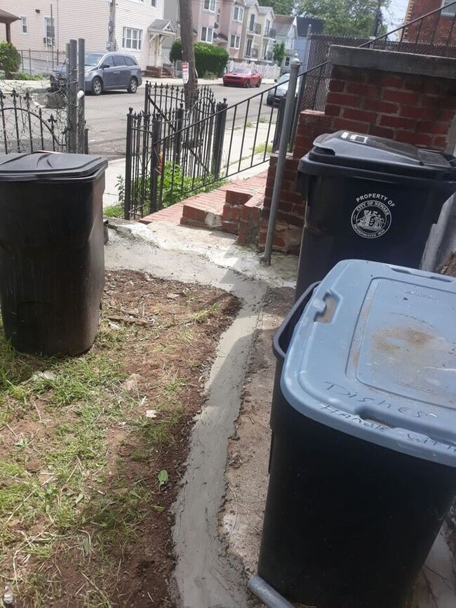 Building Photo - Under Renovation – Spacious Single-Family Home