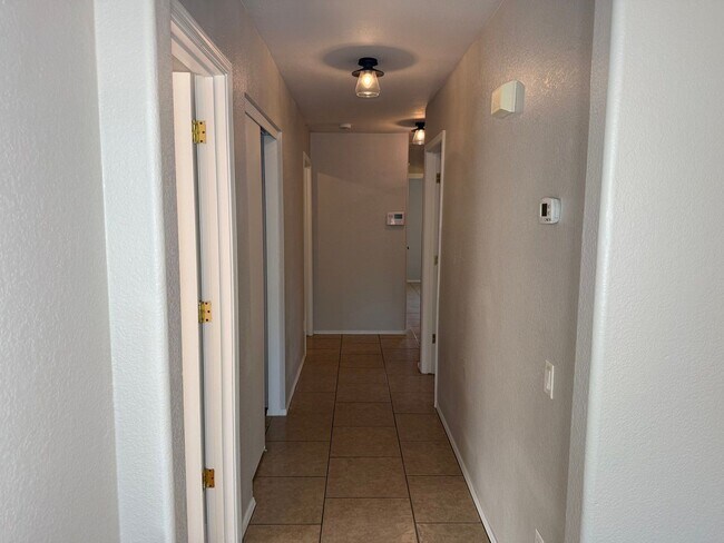 Building Photo - 1162 W 2nd Ave