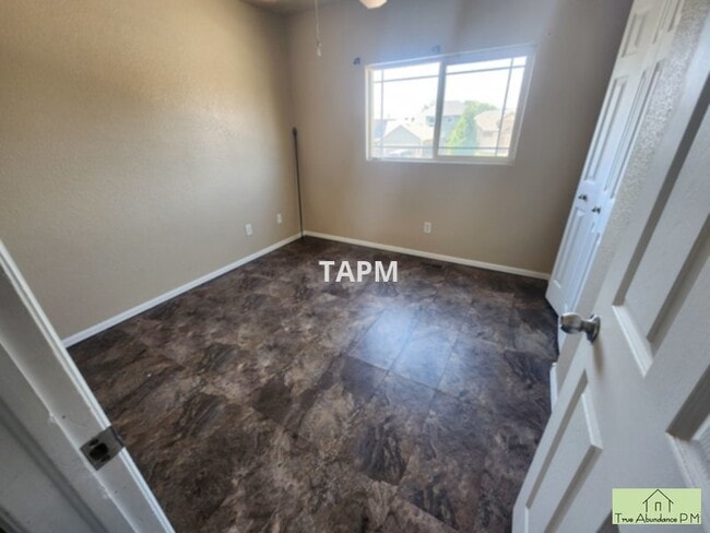 Building Photo - Nice &amp; Spacious 4 Bedroom Home