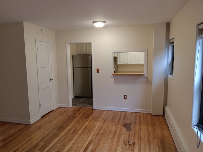 Interior Photo - Bay Ridge Court (Cobblestone Court)