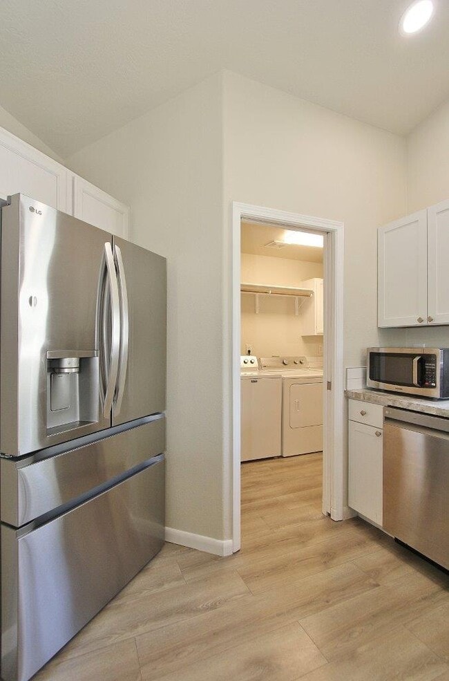 Building Photo - 2610 N Shoveler Way