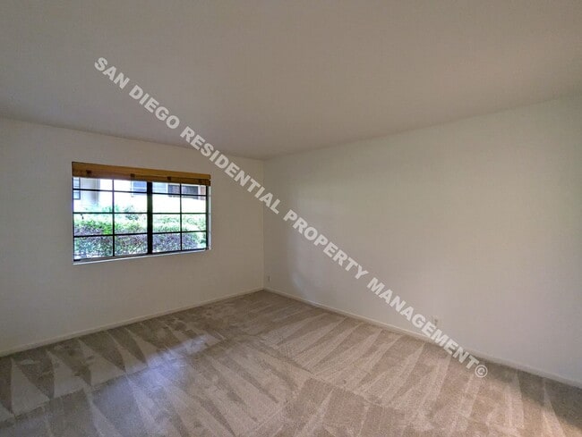 Building Photo - 8850 Villa La Jolla Dr