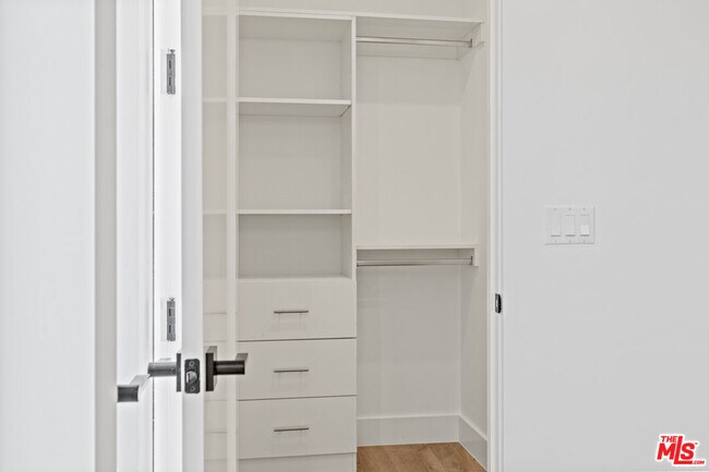 Building Photo - 10919 Hesby St