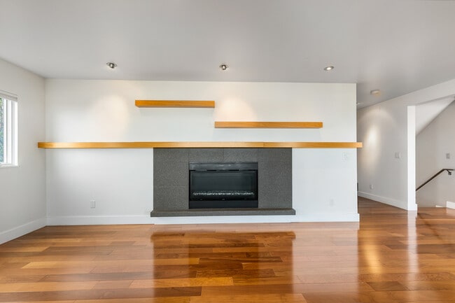 Building Photo - 302 NW Albemarle Terrace