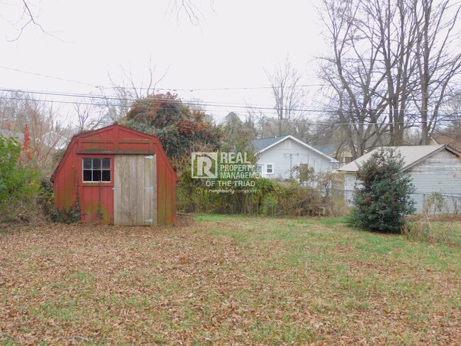 Building Photo - **MOVE IN SPECIAL** Quaint 2 Bed / 1 Bath ...