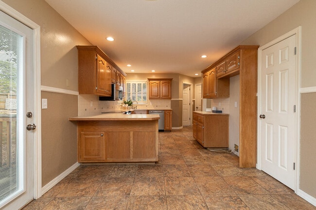 Building Photo - 5095 S Wanda Gray Ave