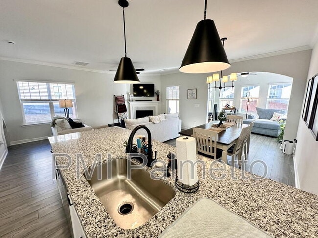 Building Photo - 1059 Ashcroft Cir