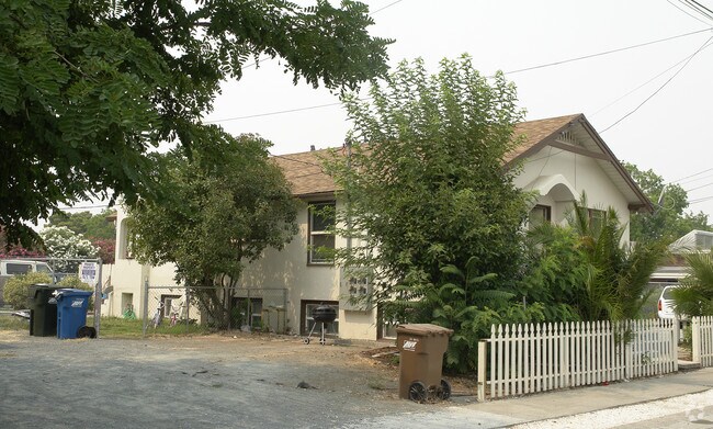 Building Photo - 619 W 17th St