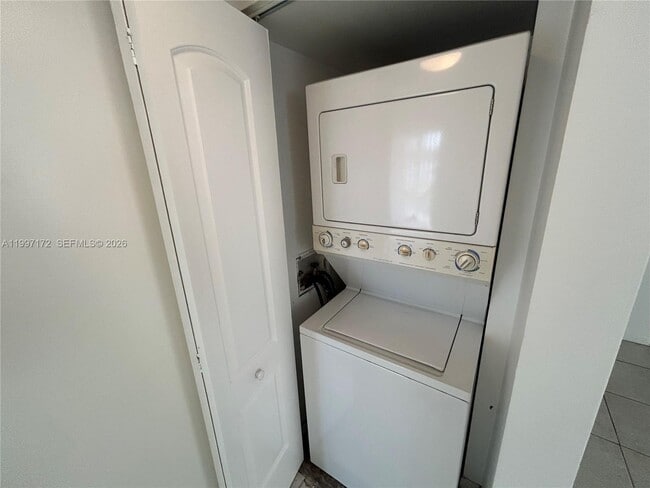 Building Photo - 5200 NW 31st Ave