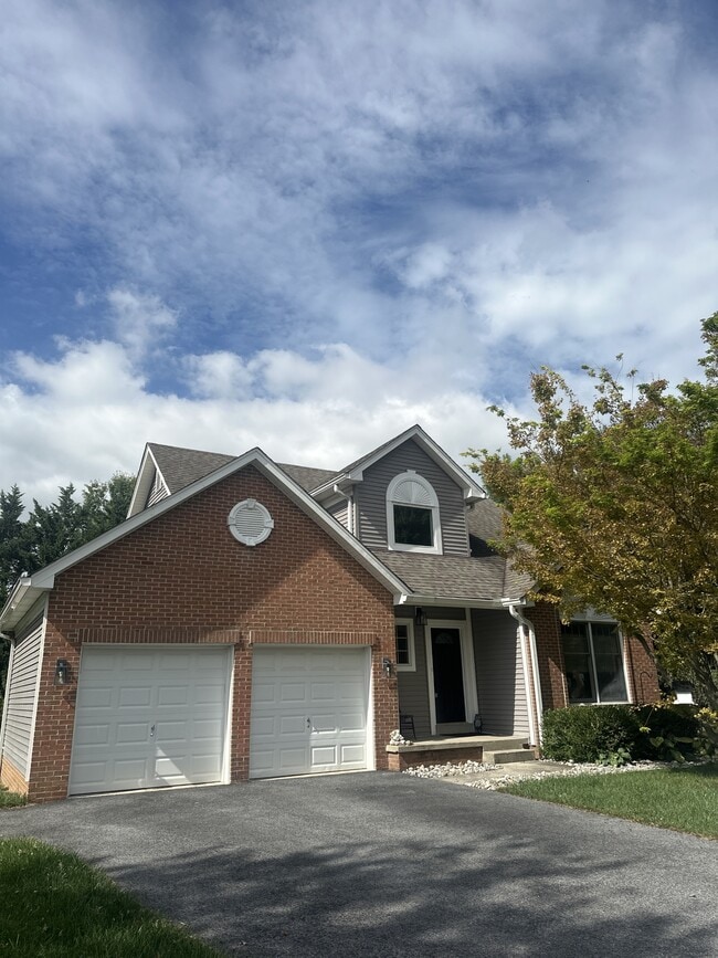 Building Photo - 4640 Newington Rd