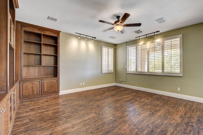 Building Photo - Stunning Summerlin Pool Home!
