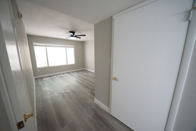Building Photo - SHOWINGS AVAILABLE NOW