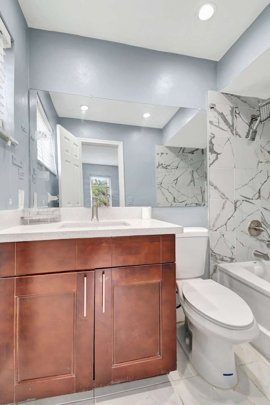 Building Photo - 8960 Sunset Strip