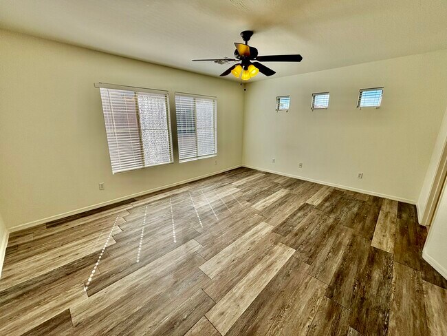 Building Photo - 3018 W Sands Dr