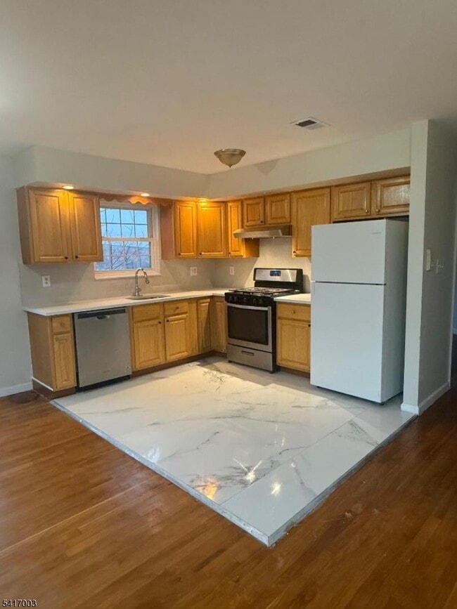 Building Photo - 335 Broadway