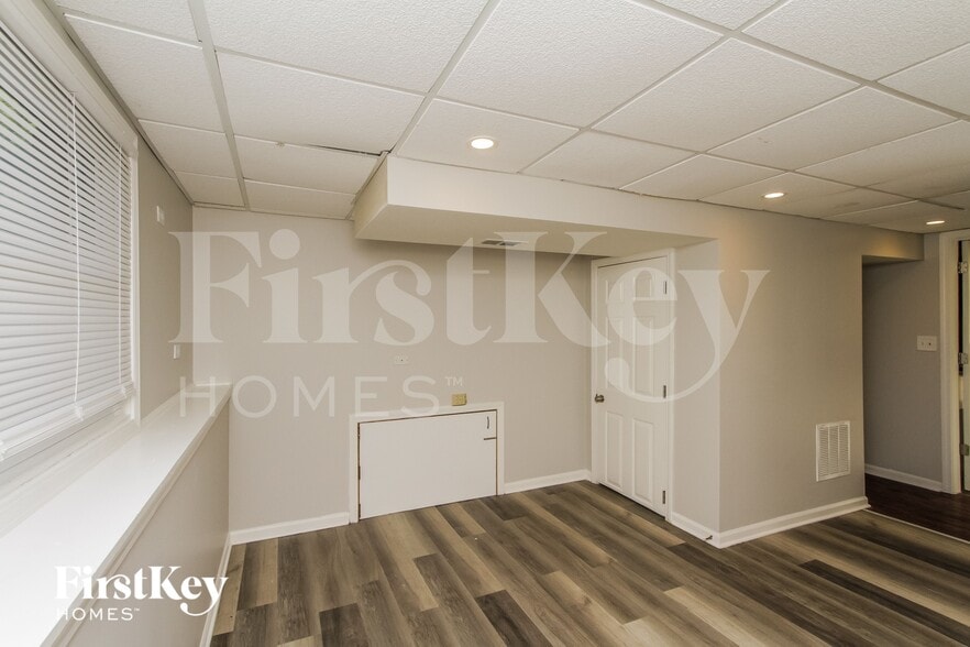 Building Photo - 716 Eastland St