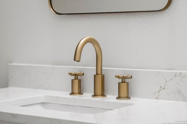 Building Photo - 725 Westfall Ave