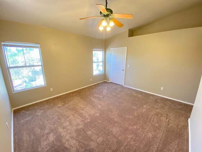 Building Photo - Charming 2 Bed/2Bath Condo nestled in this beautiful Green Valley Community!