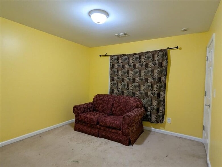 Building Photo - 815 Earlham Dr