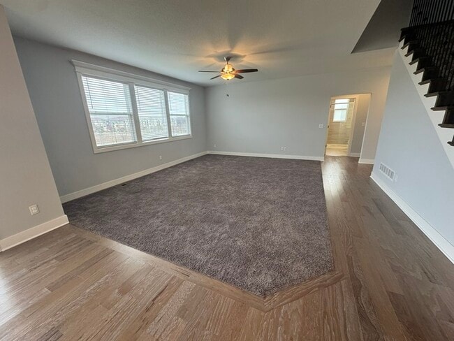 Building Photo - Luxury 5BR 4 BA Home w/ Pool and Clubhouse Access in GREAT location!