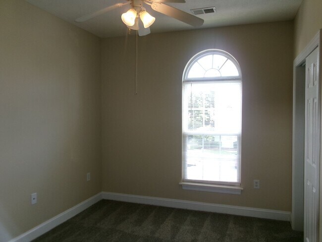 Building Photo - 110 Fountain Pointe Ln