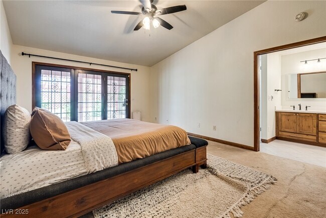 Building Photo - 5242 Dickens Dr