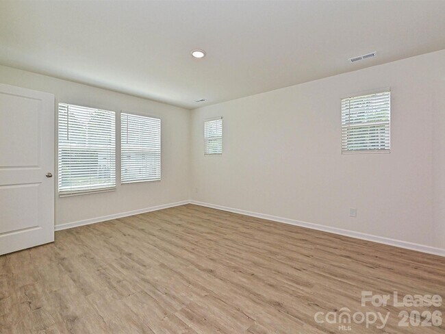 Building Photo - 1725 E Cloaninger Ave
