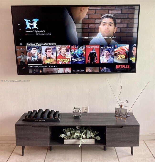 Building Photo - 2460 SW 18th Ave