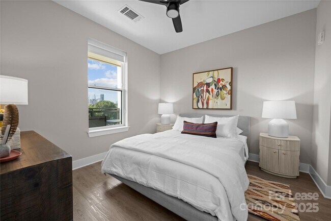 Building Photo - 110 Razades Wy