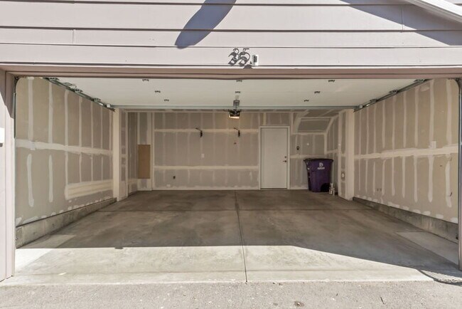 Building Photo - 8711 E Hampden Ave