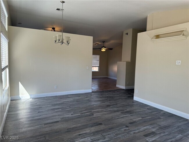 Building Photo - 708 Cozy Canyon Dr