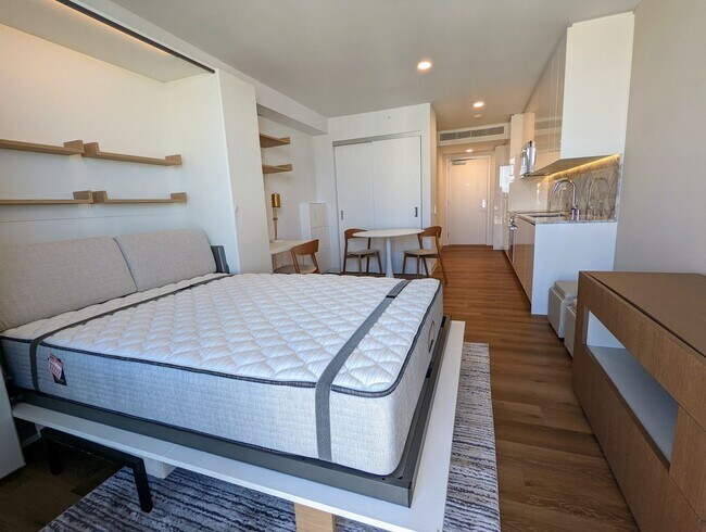 Building Photo - New Fully Furnished High Floor luxurious S...