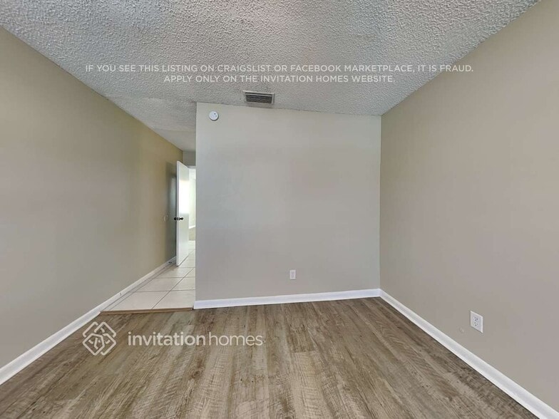 Building Photo - 234 Regal Park Dr