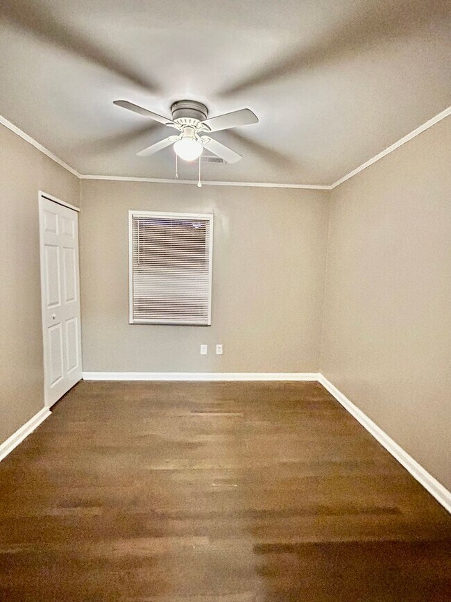 Building Photo - Newly Renovated Home in Binghampton