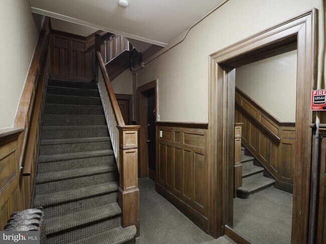 Building Photo - 1904 Spruce St