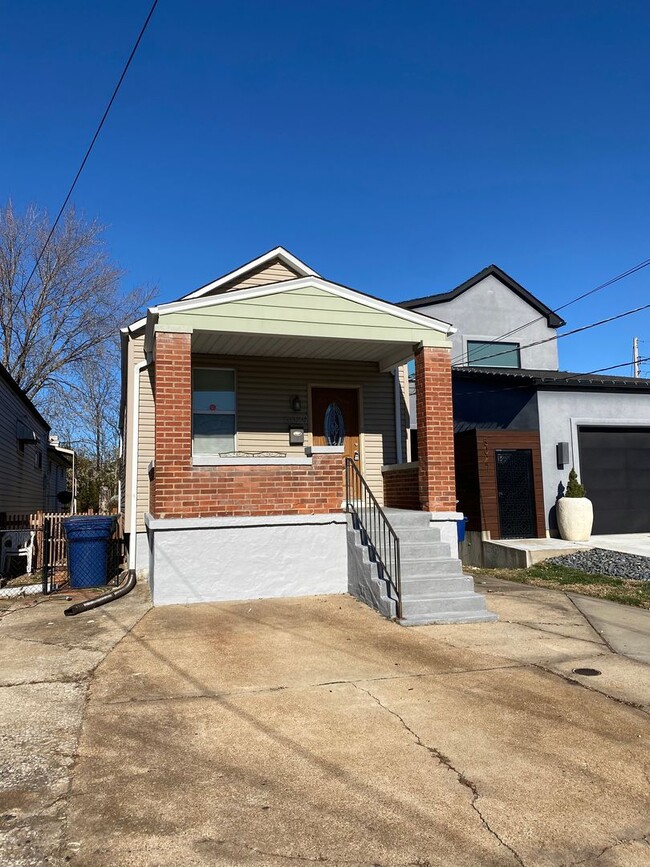 Building Photo - Beautiful Remodeled Home in the Hill!