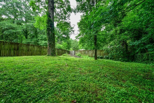 Large backyard - 866 Moreland Ave SE