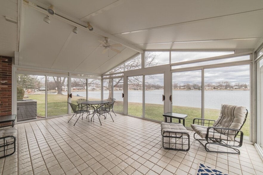 Building Photo - 1587 3 Lakes Dr