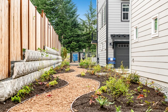 Building Photo - 4 Bed | 3.5 Bathroom | 1800 Sq Ft | $3,650