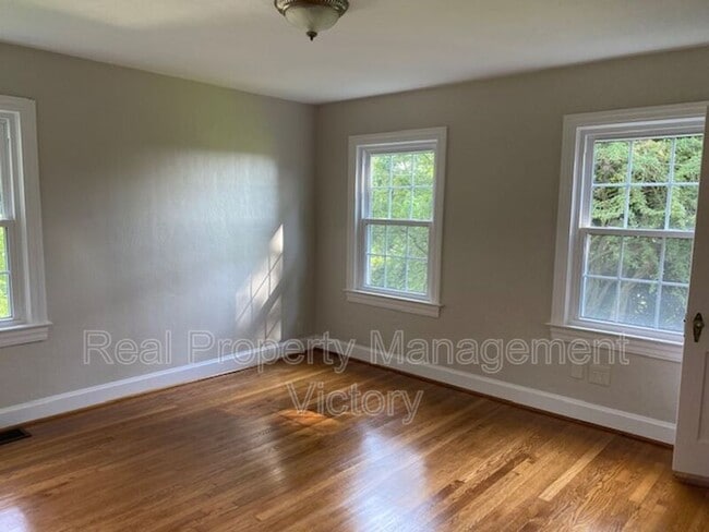 Building Photo - 101 Crest Dr