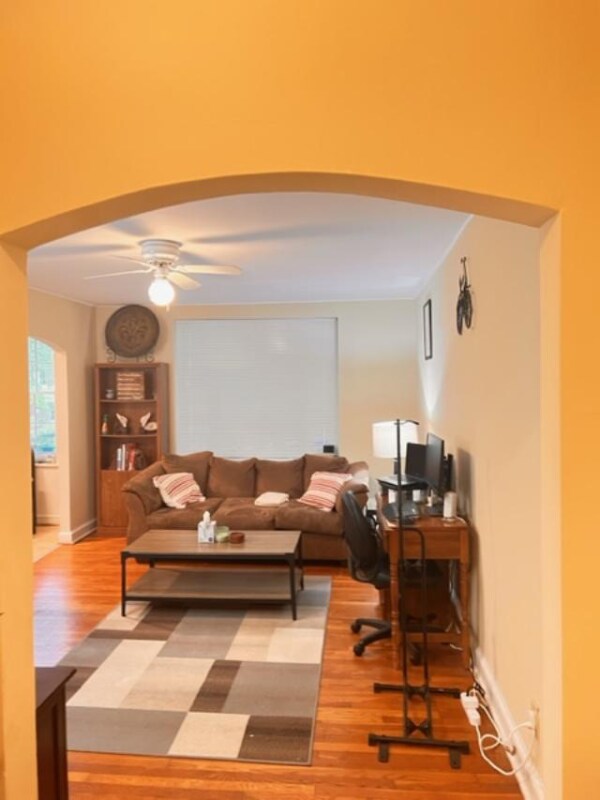 Building Photo - 426 6th St NE