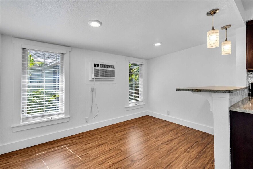 Dining room - 539 6th St N