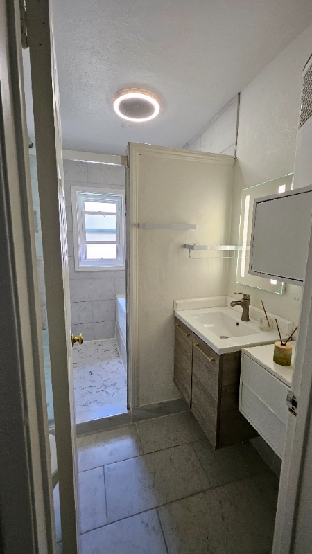 Building Photo - 354 N Toland Ave