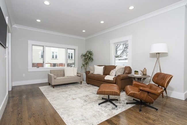 Building Photo - 10 Grant St