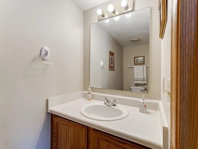 Building Photo - 4056 Brook Run Dr