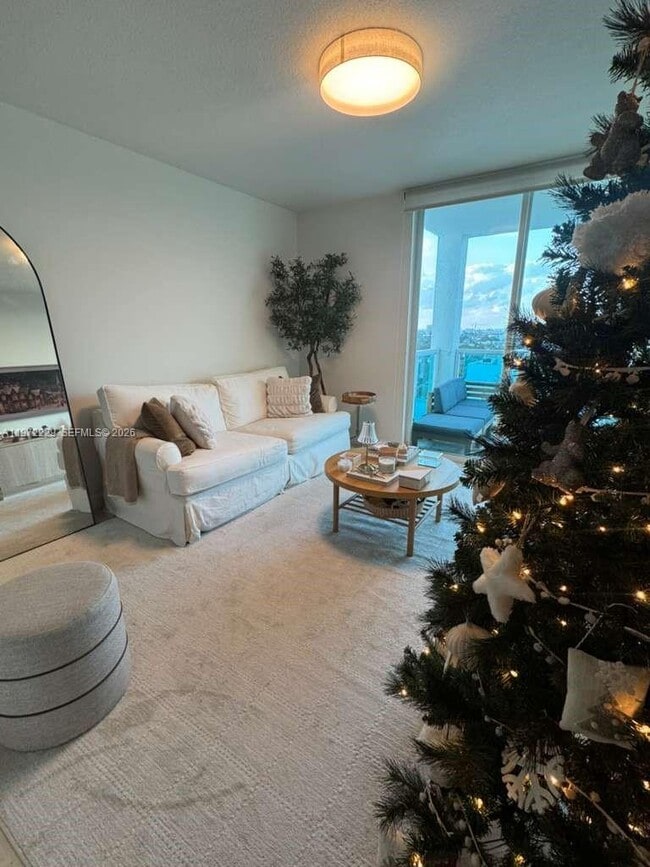 Building Photo - 1723 SW 2nd Ave