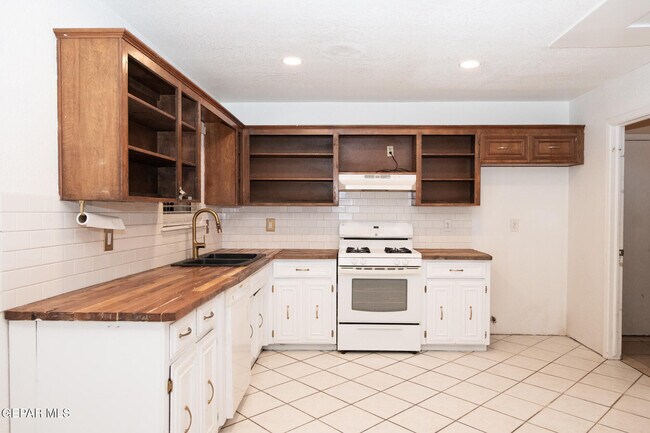 Building Photo - 11416 Lake Ozarks Dr