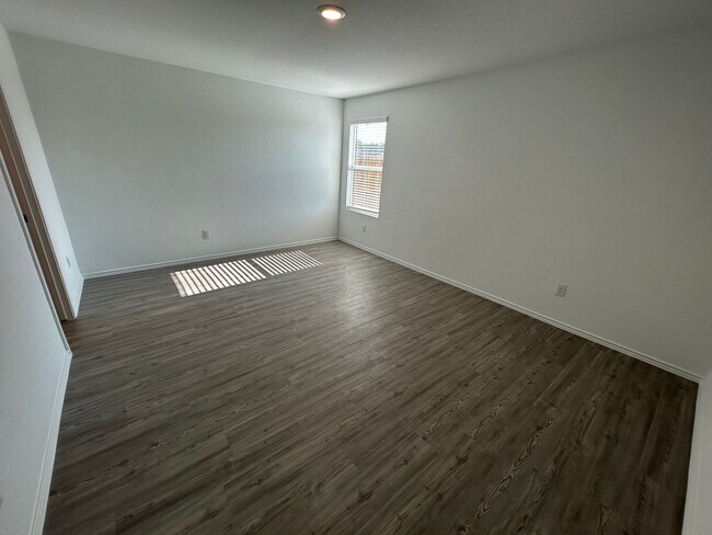 Building Photo - Modern 4-Bedroom Living with Community Pool Access!