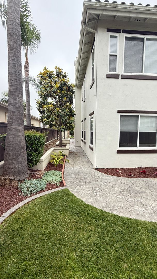 Building Photo - Spacious 4-Bedroom 3.5-Bath with Bonus Den...