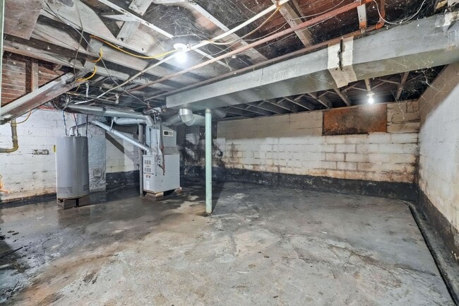 Building Photo - 3 BR - Classic Charm Meets Modern Living